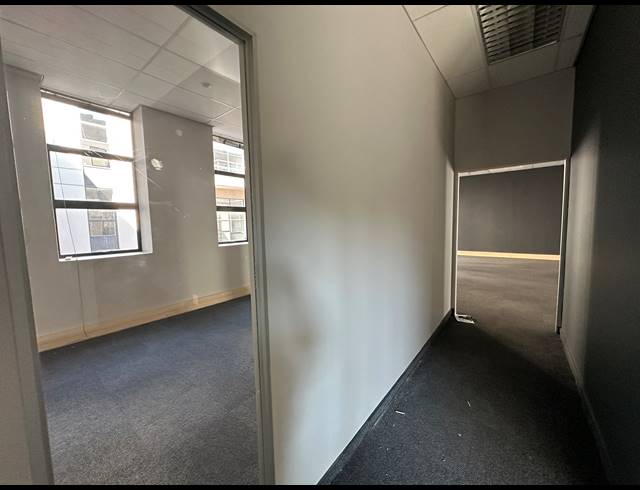 130.70M² OFFICE TO LET IN ECO PARK ESTATE